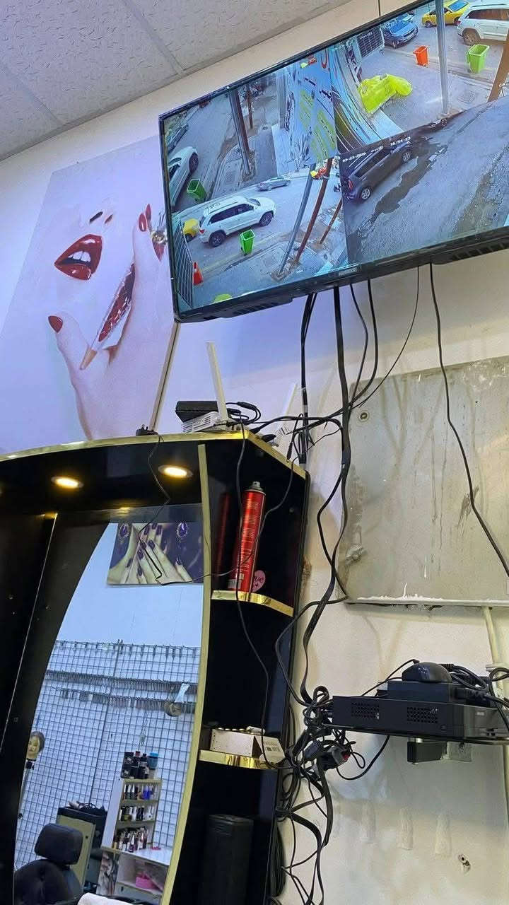 للبيع
غراض صالون نسائي كامل جميع الاغراض والاجهزه والمواد تتباع شلعه وحده مابيع حاجه وحاجه  كل جديد قليل استخدام بسعر مناسب مكاني كوت
استفسار ***********
