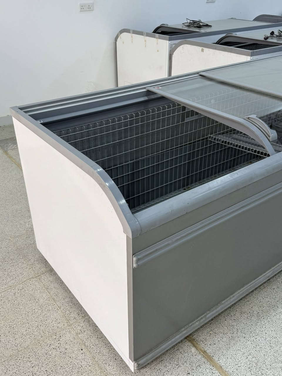 السلام عليكم
للبيع مجمده 280 سم AHT اصليه   مستعمله مده قليله 
للاستفسار ***********
