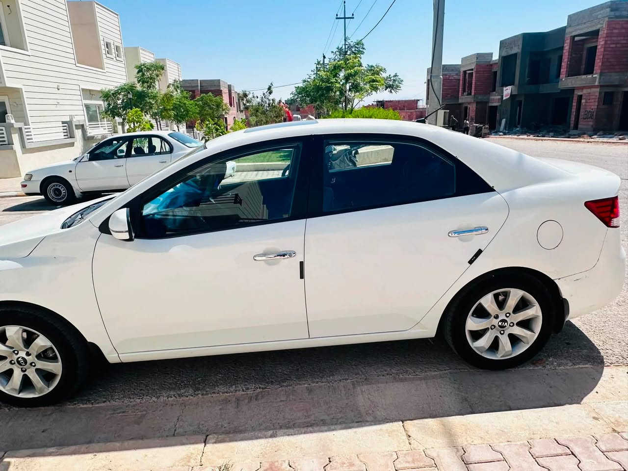 للبيع كيا سيراتو 2013 

* 🚗 الموديل: 2013
* ⚙️ جير أوتوماتيك
* 📍 الممشى: 168 ألف كم
* 🔑 تشغيل بصمة (Smart Key)
* 🚪 دخول ذكي (بصمة على الباب)
* 🌞 فتحة سقف (سلايد)
* ❄️ مكيف بارد
* 🛠️
* 🎨 صبغ حسب تقرير الفحص
سعر ورقات 105
خانقين
***********
