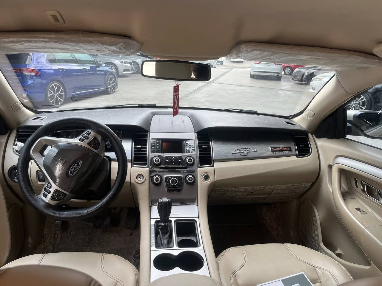 السلام عليكم فورد تورس موديل 18. السيارة بمعن الكلمه جديده كير مكينه حداديه كله بشرط بدون دينار مصرف صبغ جامرلغ الخلفي صبغ بدون دوخل بشرط ماشيه 60 
مكان السياره سليمانيه 
بسمي تحويل وكال خادم 
السعر 130 
شباب مروس بشمالي فقط 
ا***********
***********
