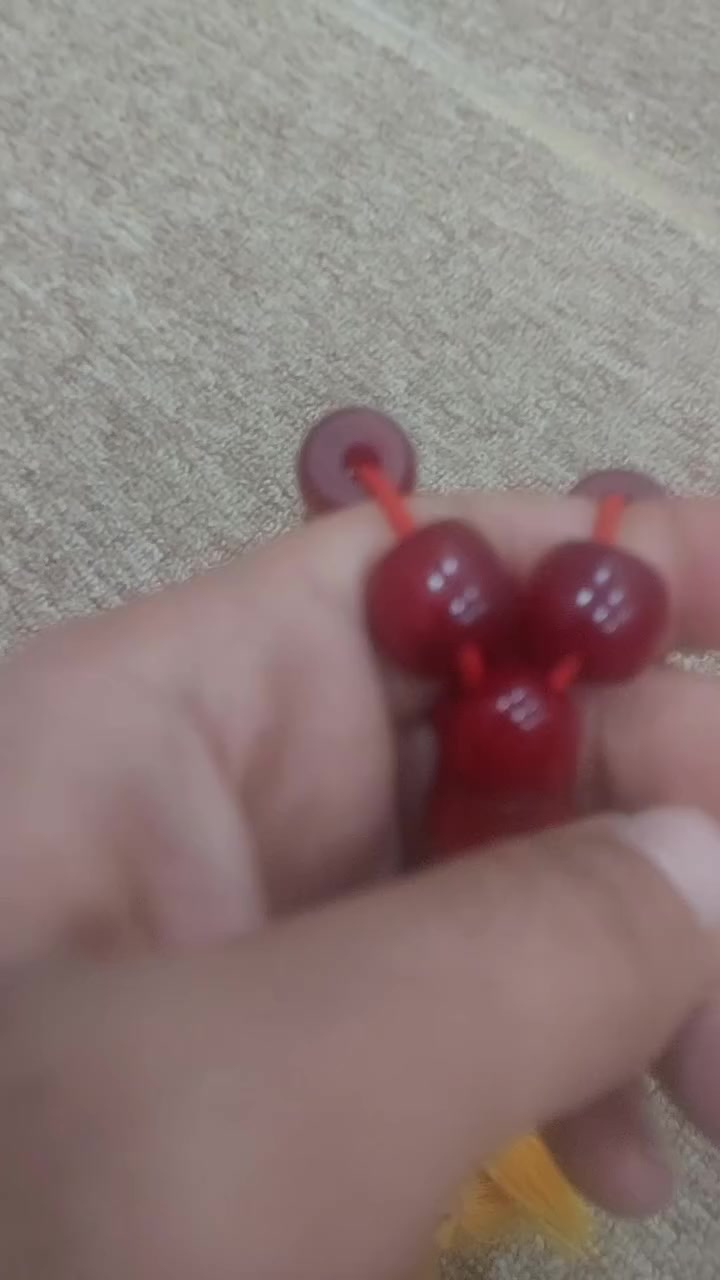 سبحه سندلوس الماني الاصلي قديمه ٣٦ حبه جراخه قديمه للبيع بغداد ماعندي توصيل ***********
