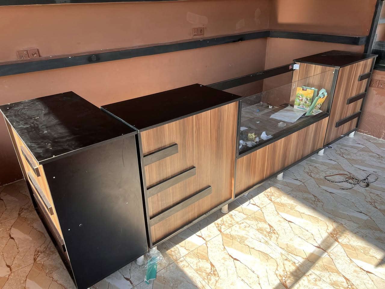 للبيع ميز طول 3 متر
مع قطعة متر منفصل
عرض 50 سانتيم
ارتفاع متر


**إذا كنت صاحب هذا الإعلان وتريد حذفه لأي سبب، رجاءا أرسل رسالة إلى الدعم الفني**