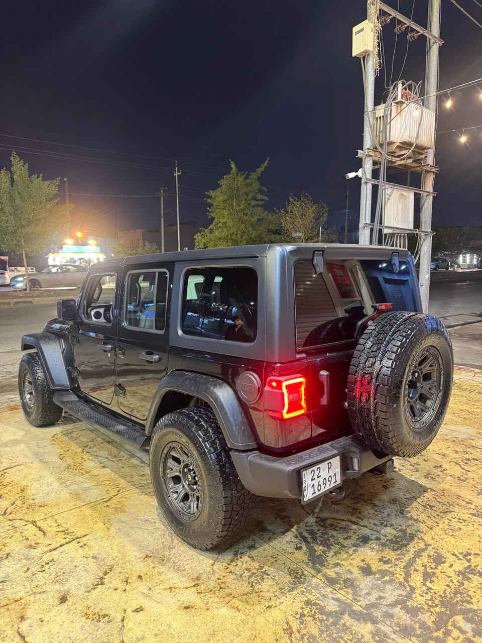 جيب رانكلر موديل 2024
مواصفات سبورت اربع سلندر
ماشية 36 الف كيلومتر فقط 
سيارة واحد جاملغ خلفي صبغ 
بدون ارباك رقم اربيل باسمي 
كير محرك تحویل بشرط 

سعر 345$ و مجال

جیپ ڕەنگلەر مۆدێل 2024
مواسەفات سپۆرت چوار پستن 
٣٦ هەزار کیلومەتر ڕۆشتووە 
یەک چاملغی پشتی بۆیاغە 
بێ ئیرباگ رەقەم هەولیرە بەناوی خۆمە 
گیر مەکینە تحویل بەشەرت 
  
واتساب 
*********** أربيل, العراق
