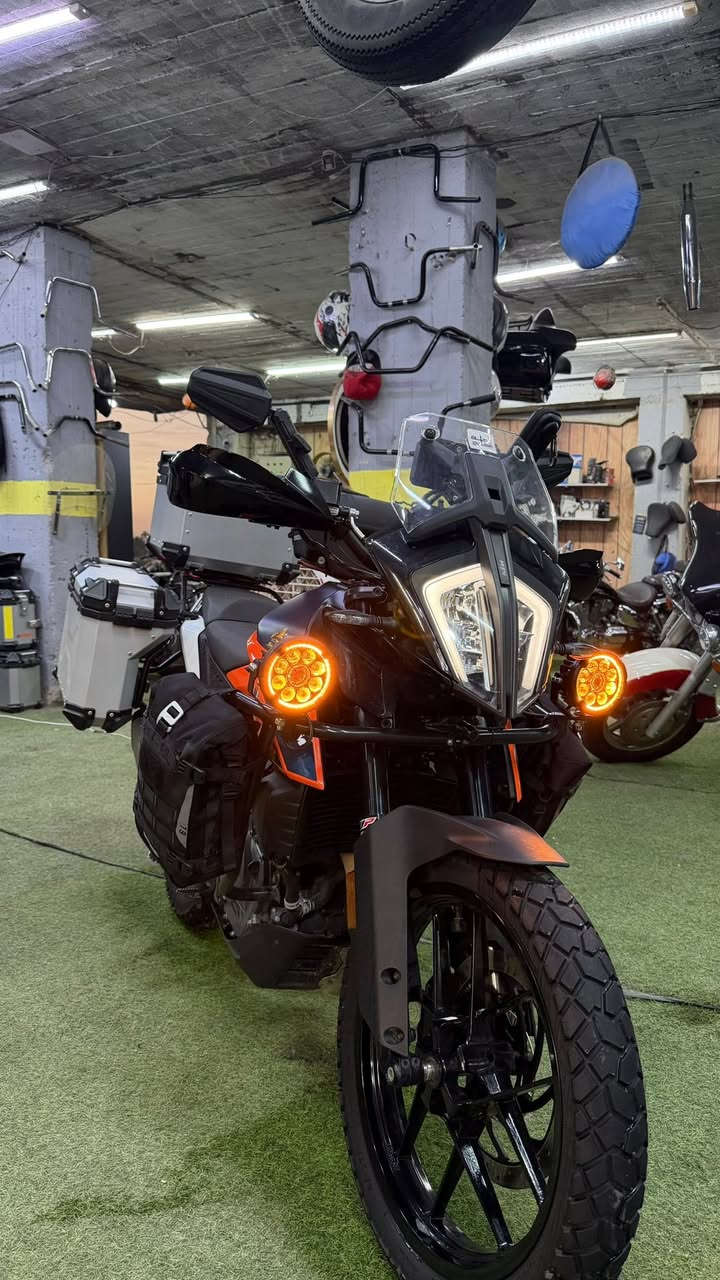 🔥 للبيع KTM Adventure 390
موديل 2022 🔥
دراجة نظيفة جداً وبحالة الوكالة ✨  

يتوفر نظام التقسيط عبر ماستر كارد الرافدين 💳 🌟

السعر 7.250.000🔥

ماشية فقط 4.000 كم ✅  

داخل الضمان - عجلة الخليج لحد 12,000 كم 🔒

💥 تزويد قوي ومتكامل:

✔️ حماية كاملة للدراجة  

✔️ إضافات وسفرات جاهزة  

✔️ صناعة شركة نمساوية

✔️ اقتصادية وعزم ممتاز  

✔️ مناسبة للمدينة والسفر والخطوط

⚡ محرك 390cc  

⚡ ABS + Traction Control  

⚡ شاشة TFT ملونة  

⚡ Quick Shifter  

⚡ نظام ملاحة وربط هاتف

📍 الموقع: بغداد - الدورة  

📞 للتواصل والاستفسار:  

***********  

اتصال + واتساب
