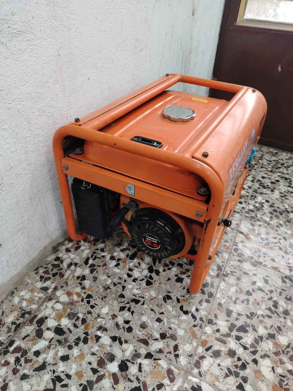 سلام عليكم مولده ريشان كوريه الباب الاول بانزين.3 كيفي 12امبير ملف نحاس . الحجم الكبير . مولده كلش نضيفه مشتغلا  شي قليل بلاديه مداخله اي تصليح نكره بالتشغيل السعر175مكاني  بغداد الشعب ويوجد خدمه توصيل لرقم الهاتف***********
