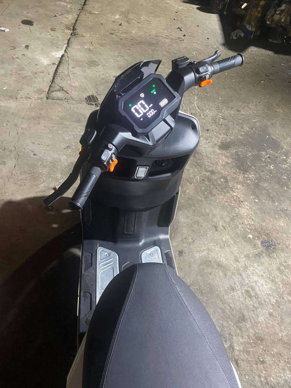 سلام عليكم دراجه شحن 🔋
نضيفه صلي شهرين من منزلها
حلوه شخط مابيها 
العموان بغداد الشيخ عمر 
استفسار خاص ***********
@الجميع
