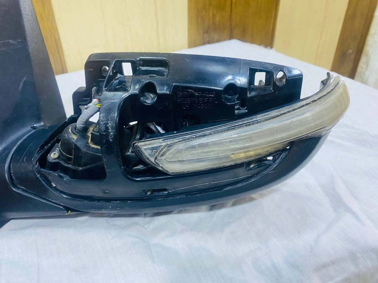 3مريات كيا كارنز ترهم من موديل ١٤ إلى ١٩ ثنين جهه اليسار ووحده جهه اليمين ناقصهن بس گفر وجامه للتواصل وات ساب ***********
