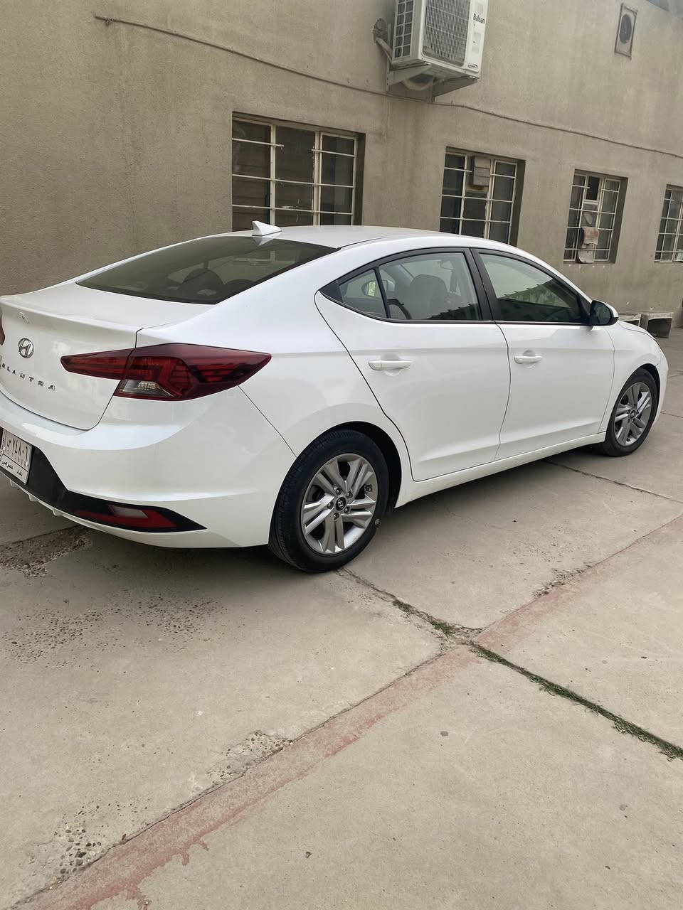 السلام عليكم شباب النترا البيع موديل 20وارد امريكي صور الحادث بل منشور حادثها فقط دعاميه بدون دواخل   سياره كلش حلوه وكاعده  ما تصرف عليها فلس  مواصفات عاديه نص فول  مكينه 2000دوش  السياره ماشيه 70 تحويل ثاني يوم السعر 148  بيها مجال كلش بصيط  الاستفسار *********** 
مكان السياره بغداد الكرخ
