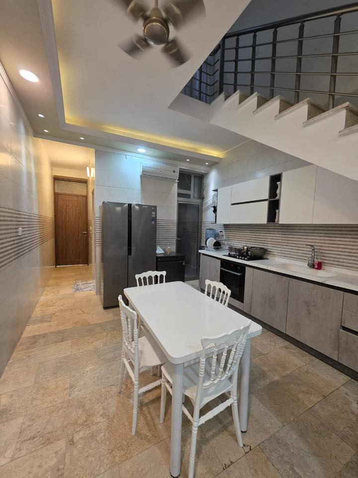 دار حديث للبيع 90 متر
ضباط القاهرة
المربع اللي مقابل المول
شارع هادئ ومرتب جدا
بناء 2022
3 غرف نوم 
٣ حمامات
للاستفسار
***********
