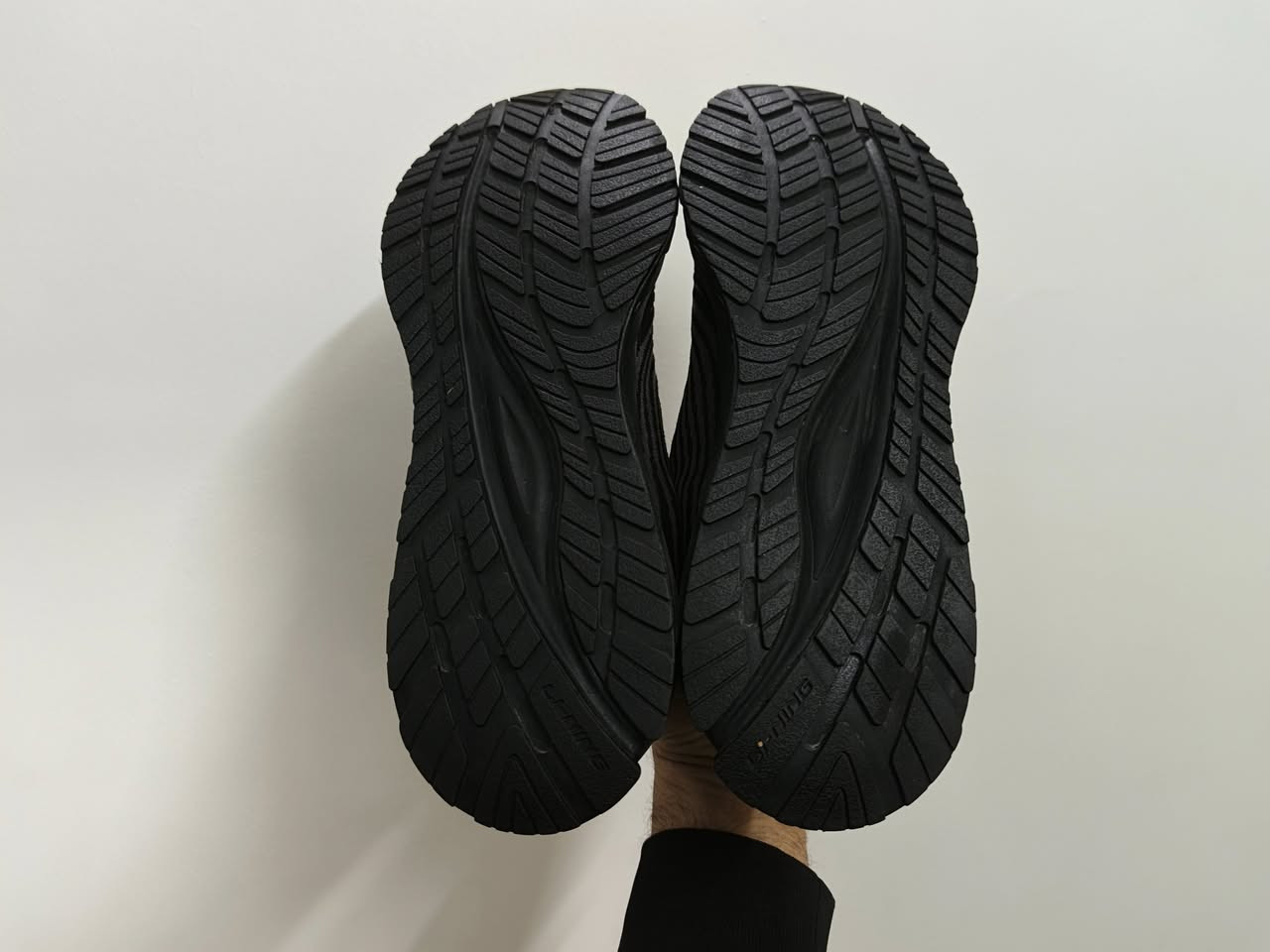 Lining
نظافة99%
قياس43.5
الطول27.5

للحجز خاص أو واتساب ***********
انستكرام
https://www.instagram.com/yasser_alghazal?igsh=MTB6MnM4ODV1cGgxNg==

وهذا رابط صفحتنا ع فيسبوك
https://www.facebook.com/profile.php?id
