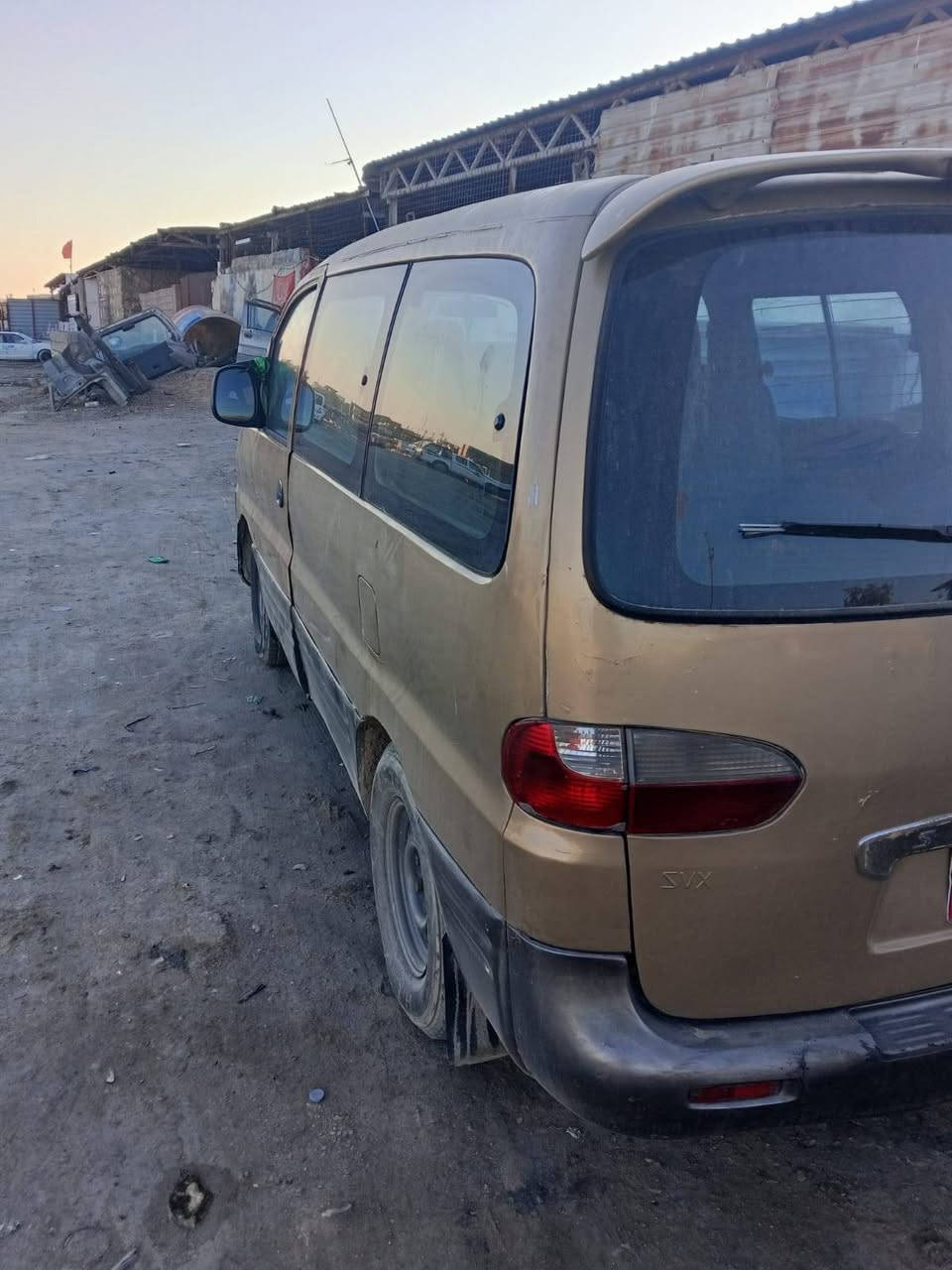 سلام عليكم
ستاركس 2001للبيع 

رقم بغداد سيارة حته هزه 

داخله سنوية 2028 غرفتها 

جديده كهربايتها شغاله كلها سيارة بيها معجون كلها وضربتها جهت سايق 
مكينه جديده سوبر جديد
شاصيها مصلح من جهت سايق سعر 50بيها مجال 

***********
