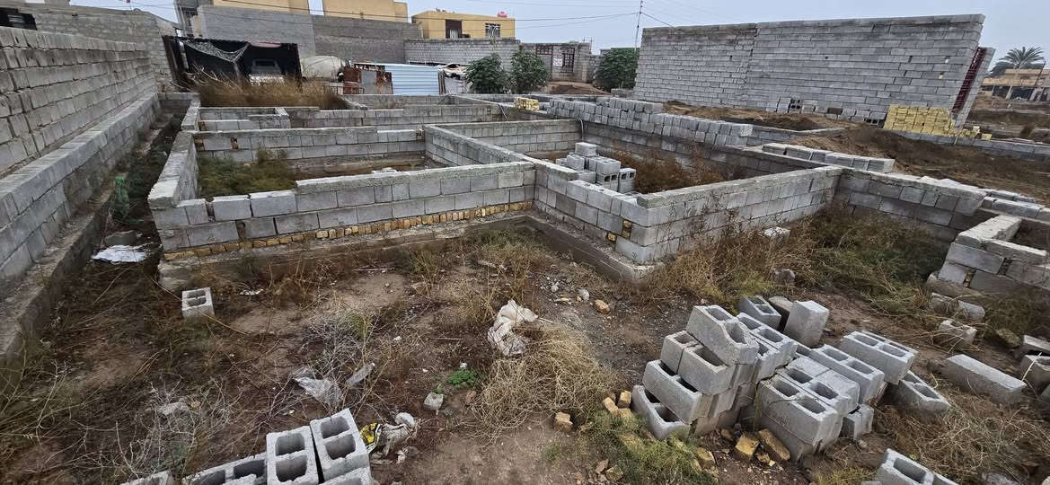 قطعة زراعيه للبيع المساحه 200 متر
مبنيه بتلو  وجاهزه للدفن 
تحتوي على 
غرفتين داخلي
مساحه درج + حمام مشترك
استقبال ومطبخ
كراج صحيات  خارجي 
الموقع قراب حسينيات البيانين  
شارع 10 
وصله ماي  
الاستفسار اكثر اتصل على 
***********
