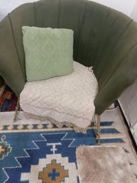 قنفه • ٢ كراسي • رجله مكسوره