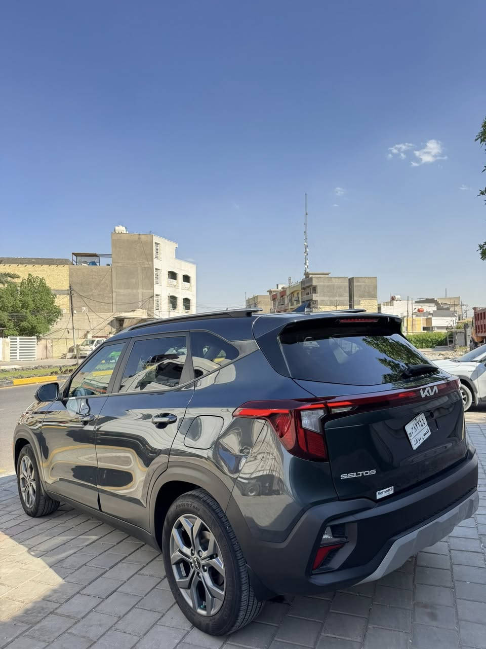 السلام عليكم 

Kia Seltos 2025 
ماشيه 22880 كيلو متر 
بدون ايرباك
صور حادث سيارة داخل المنشور 
    * رادار أمامي
    * مثبت سرعة ذكي
    * المحافظة على المسار
    * Blind Spot
    * كاميرا 360 بالفئات العلي
    * Apple CarPlay و Android Auto
    * شحن لاسلكي 
    * تدفئه كشنات اماميه
مكاني بغداد البلديات 
*********** 
السعر 155
