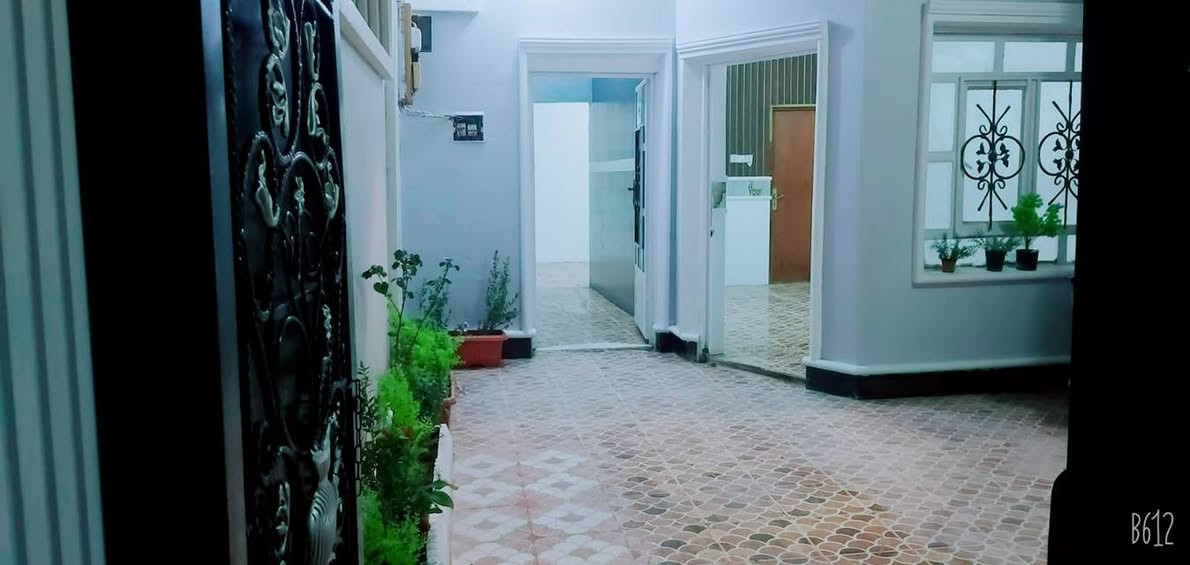 السلام عليكم

📍للبيع بيت طابو 
🔳 المساحه 120
📍حي العمال 
--------------------------------
🧾 تفاصيل البيت 🧾
يحتوي علئ غرفتين وسويت 
وصالتين ومطبخ واستقبال وصحيات داخليه مع مكشوفه 
صب كونكريت الأساس والسقف بناء طابوك درجه اولى 
كافه الخدمات متوفره شارع مبلط
------------------------
للاستفسار ومعرفة التفاصيل مراسلة او اتصل واتساب :
📞 ***********
📞 ***********
