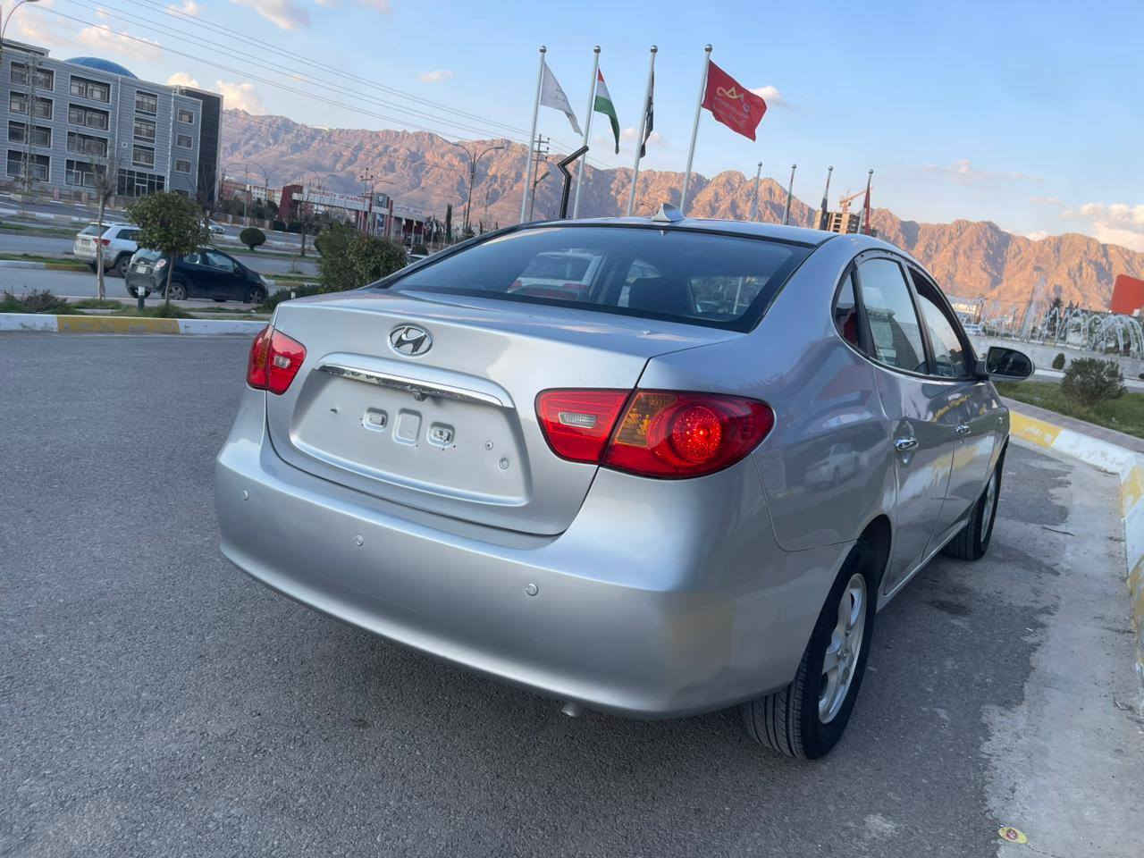 نمونەو پاکەتی لە2008
بەس سڵایت نیه چوار گێچە 
گشت گیانی بەشەرتە دینارێک نەقوستانی نیە 
کێی مشتەرییە بێتە مسجەوە یان 
ئاسیا 
***********
کۆڕەک ....

***********
