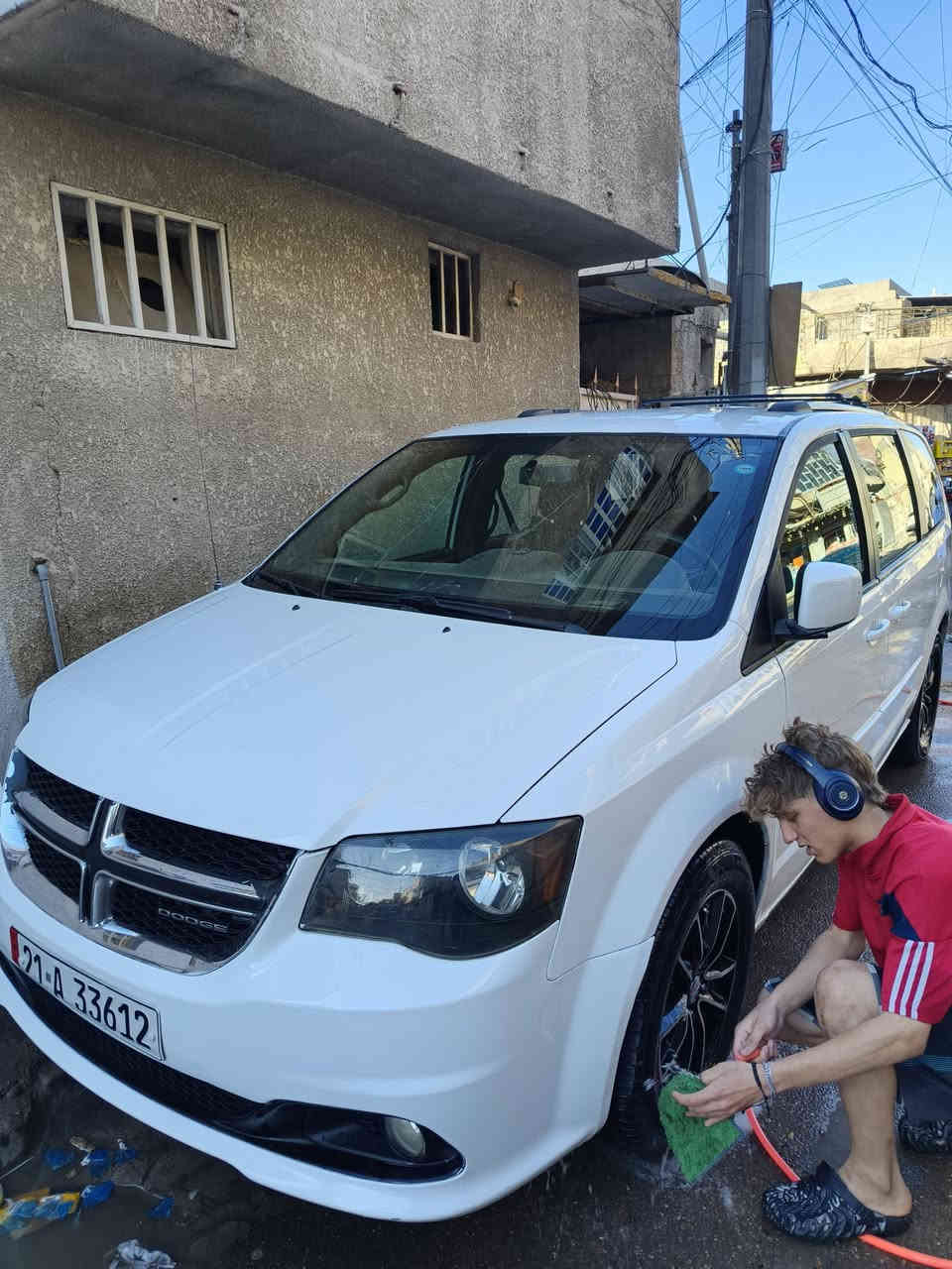 السلام عليكم ورحمة الله دوج كرفان موديل ٢٠١٧ فول GT  أجره رقم شمالي راعيها ببغداد كبل يحولك السياره جاهزه مكانها الحرية السعر ١٥٠ الرقم *********** واتساب موجود
