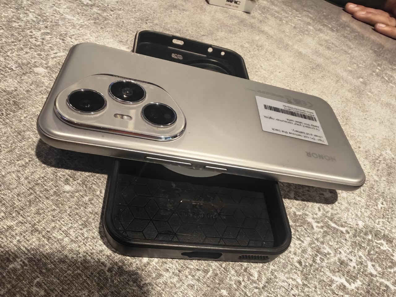 هونر 400 برو استخدام شهر جهاز جديد مواصفاتة معروفة جميع ملحقاتة الاصلية متوفرة + 2 كفرات .....
مكاني بغداد / المشتل + كرادة 
السعر 680 الف دينار مجالة حك الجية فقط


**إذا كنت صاحب هذا الإعلان وتريد حذفه لأي سبب، رجاءا أرسل رسالة إلى الدعم الفني**