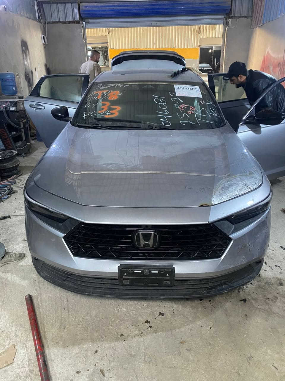 السلام عليكم
اكورد 2024 فئة سبورت هايبرد
ماشية 100 ألف ، دخول جديد
مرفقة صورة الحادث قبل وبعد التصليح + فيديو للسيارة 
والسيارة جاهزة حالياً ، انصبغ مكان التصليح فقط ( صبغ درجة أولى ) 
رقم بغداد جاهزة

السعر 198


**إذا كنت صاحب هذا الإعلان وتريد حذفه لأي سبب، رجاءا أرسل رسالة إلى الدعم الفني**