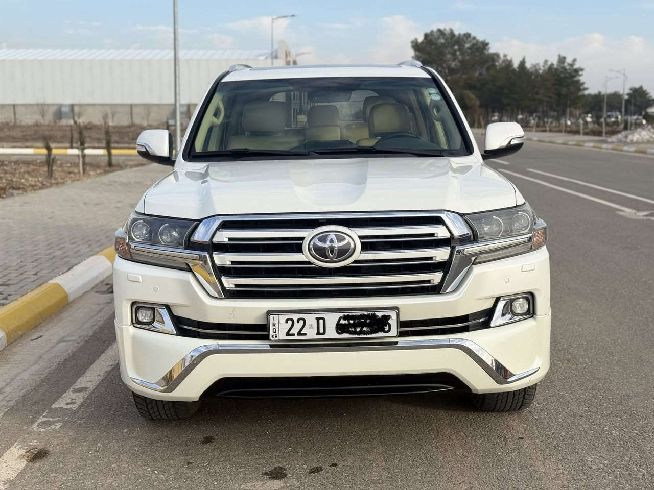 لاندكروز موديل 2017/4
فول مواسفات GXR
شركة جيهان وايت ديشن

مكفوله كفالة عامة 
فقط 4 اصابيع بارد على باب جنتا 
سنوية ورقم جديد 
شرت وكاله و تحويل

ماشي 145 حقيقي 
كوشنين كاربا  تشغيل عن بعد
8 ايرباكات كوشنات جلد 

 سعر 475 ورق و مجال 

موبايل *********** 
مكاني سليمانيه
