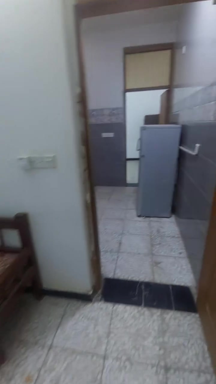 شقه ارضيه للايجار تتكون من استقبال ومطبخ وحمام وغرفه نوم السعر ٤٠٠الف عوائل فقط الموقع الدوره ابو طياره الزراعي شارع ليمونه بالوسط للإستفسار اتصال ***********
