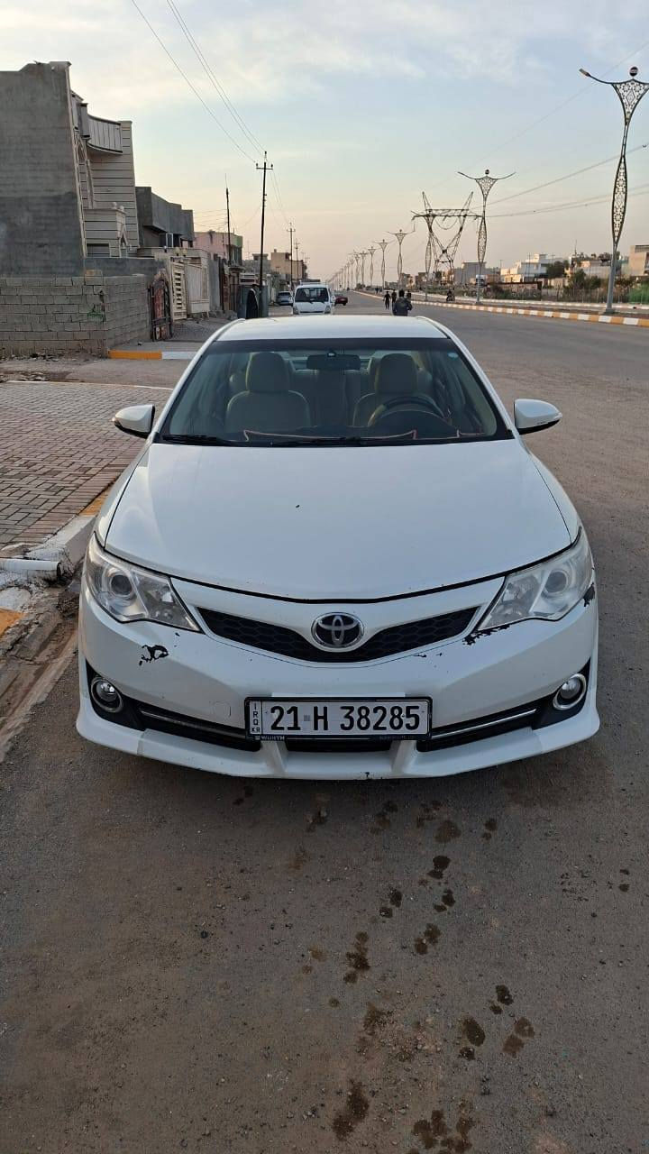 كامري ٢٠١٢ خليجي مواصفات se
ماشية ١٧٠ الف كيلو مكان السيارة طوز خورماتو 

محرك ٤ سلندر مامفتوح جامرلغ امامي طرف سايق صبغ وبيها بارد جامرلغات طرف سكن الامامي والخلفي *********** اخوان رجاء الي مو شراي لايخابرني سعر ١٤٠ ومجال
