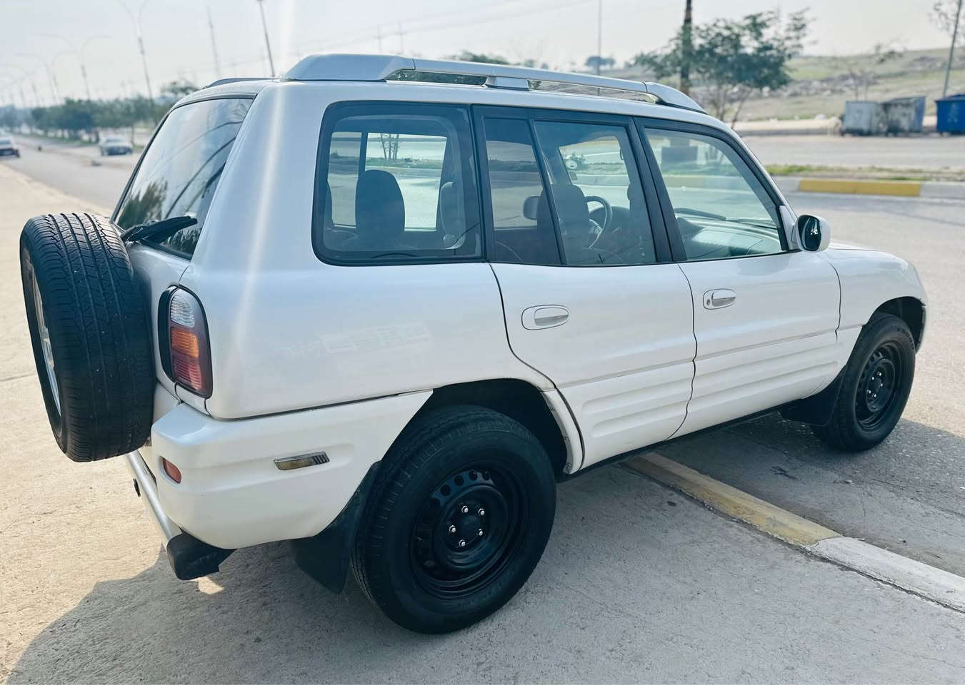 للبيع RAV4
السعر 82 بيها مجال 
‭0770 105 5524‬
الون ابيض 
كير عادي 
فور ويل شغال 
تايرات جديد 
صدر امامي خلفي جديد 
غرفتها جديد موضح بصور 
رقم سنويه جديد 
مكان السياره ديالى خانقين خناقين, ديالى
