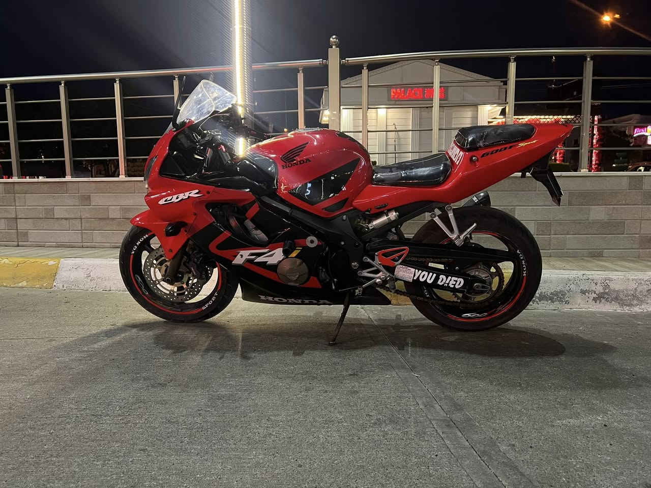 هوندا اف فور اي للبيع مستعجل
نضافتها ٧٠ ٪؜ فقط كفرات بيها شخوط 
محرك وكير و كهربائيات كفاله انطيك 
ماشي :٥٤ الف كيلومتر 
شعلتها قويه
لايتها زنون ابيض سعره ١٠٠
بنزين فقط محسن
فلانچه خلفي رياضي 
يدات رياضي
اشارات خلفي و امامي مال ار ار 
و دسكات جديده 
سعره:٢٦ و بيها مجال 
عنوان: كركوك  و طوز خورماتو 
*********** 
متواجد واتس
