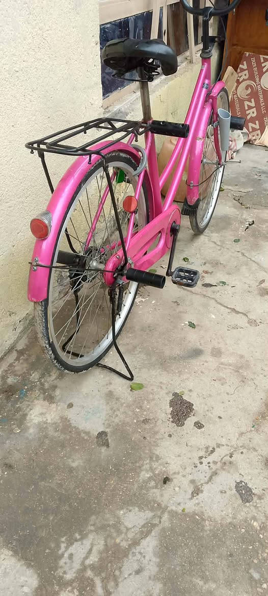 سلام عليكم باسكل للبيع حجم 26لون مميز وردي فاتح كله بلادي نضيف موديل 2015كامل مكمل مكاني كربلاء لطاقه قرب مركز حي لعسكري لسعر 100وبي مجال للطيبين 

***********
