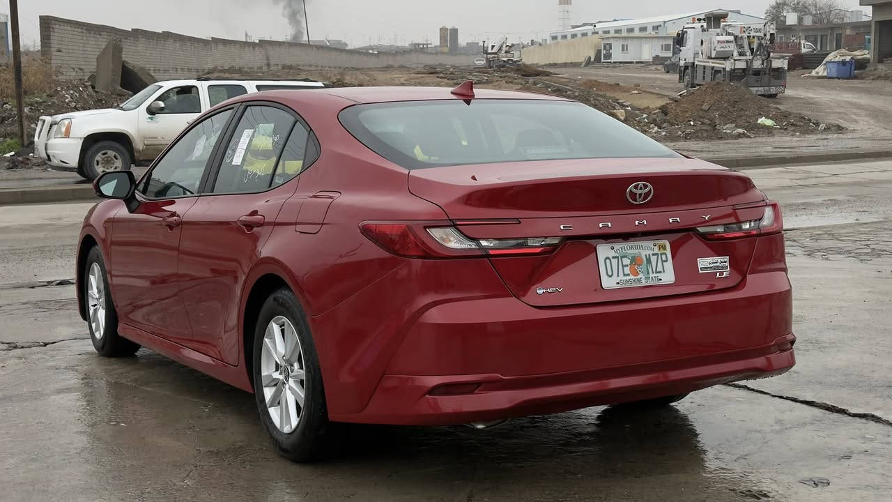 كامري 2025 LE 
بدون صبغ
الضرر موضح بالصور   
السعر 240 مجاله بسيط
للاستفسار 
***********
