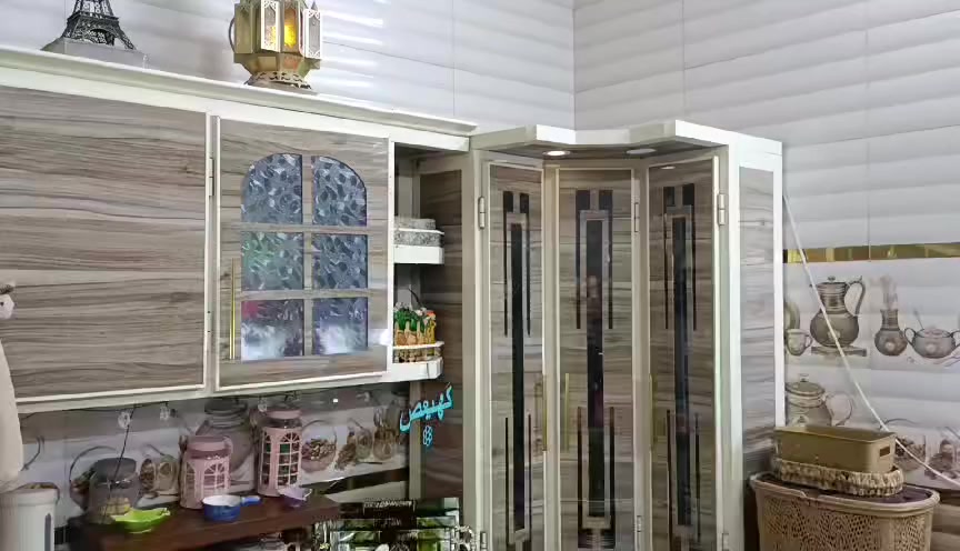 كاونتر المنيوم شغل مرتب متكون من ارضيه ست بيبان وثلاث مجرات والملحق خمس ابواب وزوايه اثنين وزوايه اثنين كبار كل زاويه بيها ثلاث ابواب وسنك ثلاث ابواب وباب رابعه صغيره للصواني السنك من فوك مرمره الكاونتر نضيف جدا


**إذا كنت صاحب هذا الإعلان وتريد حذفه لأي سبب، رجاءا أرسل رسالة إلى الدعم الفني**