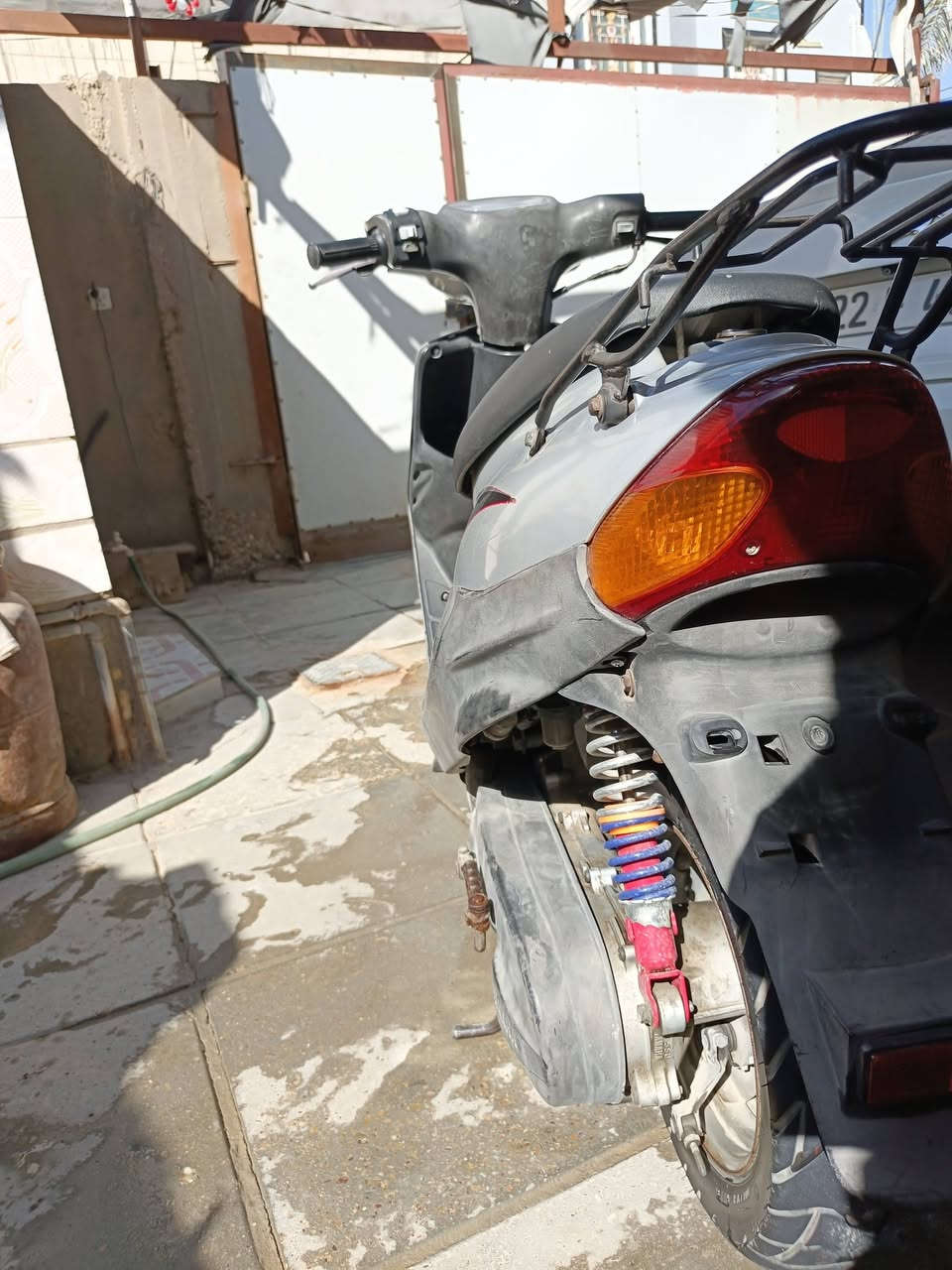 سلام عليكم هاي دراجة بيجي للبيع نظيفة كلشي شغال بيها كهربائيات لايت بك لايت هورن سلف هندر بريكـات ولباقي شوفة عينكم تايرات جدد بعدهن السعر 550 بيها مجال حك الجيه العنوان السماوة المعالي فرع الغاز الرقم ***********
