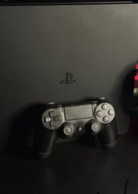 بلي 4 فات ويه كرتونه ويدات ثنين اصليه +قرص بيس 21 عربيه  السعر 225 وبي...