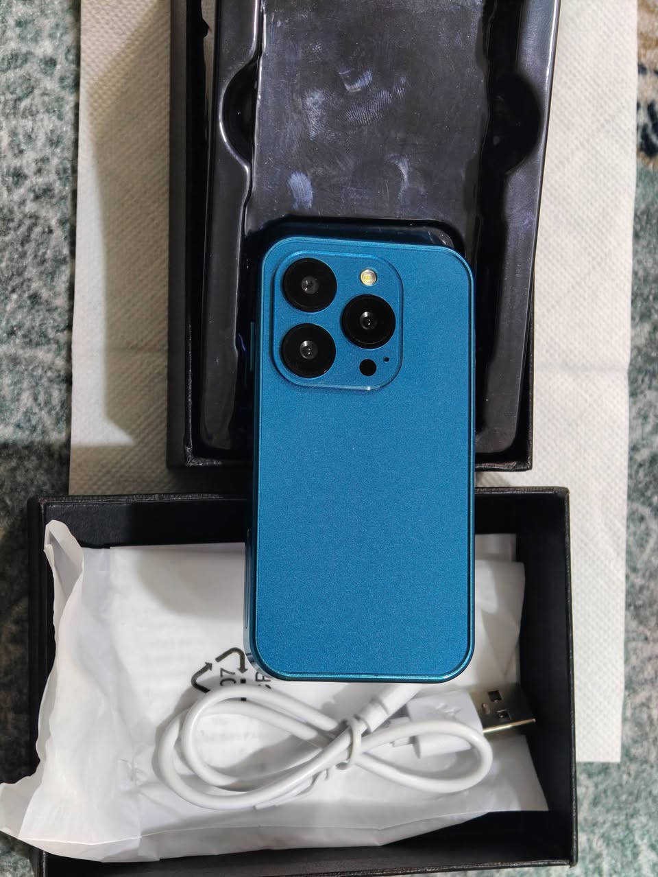 ايفون 15 مني الصغير جدا كوبي دبل سيم واتساب يوتيوب اتصال جديد فقط السعر 50مع توصيل داخل ميسان ***********
هديه للاطفال او للكشخه
