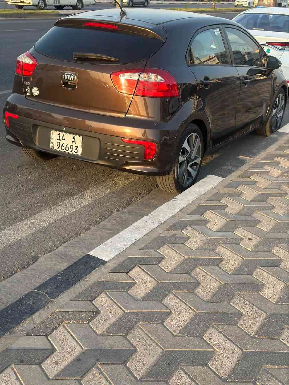 سلام عليكم 
كيا ريو ٢٠١٥ خليجي سعود كفالة عامة ضربة فتح مكينة كير 
مكينه دوش كفالة كير كفالة  لون مميز السيارة استعمال  زوجتي باسمنا جاهزة حدادية تايرات تبريد ثلج مابيها نقص  كلش سعرها مناسب جداً. 89 ورقة  رقم بصرة الجديد 
وياريت الي ياخذها كون جناي لان اريد تحويل مكاني بصرة ياسين خريبط *********** البصرة, العراق
