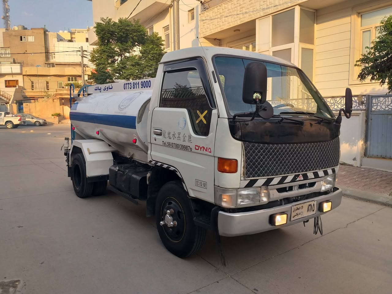 تەنکەری ئاو بۆ فرۆشتن
TOYOTA DYNA 
توێتادانیا 5 برخو 16Bمۆدێل 1997 ئاڕم پلاستیكی هەولێرجۆکەرە بەشەرتی ئاڕموئەوەلیات ڕەقەم لەسەرشانسی سەیارەیەکی تابڵێی پاک و جوانە ئاوێنەی کارەبای و هەردووجام کارەبای گێرو مەکینەی وئەکسلی بەشەرت وەڕەق لەسەرە
تەنکی گەورە 23 بەرمیلی گەڵبەنایز  
تاقم تایەی لۆك مۆلیدەی کۆژین ئەسڵی لۆك 40مەترسۆندە تازە
سەیارەکە حالیەن لە ئیشایە بەس سایەقێکی کەمە 
ڕەقەمی خاوەنی لەسەر تەنکەرەکەیە.
شوێن سلێمانی ژ.م
***********
