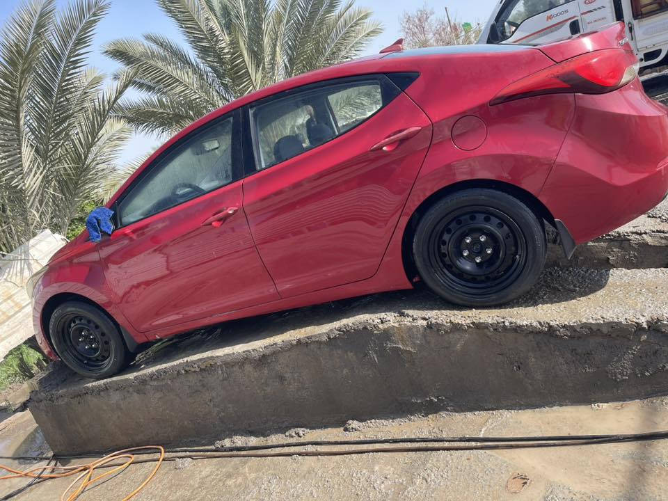 السلام عليكم 🫡 
النتره 2016 امريكي مكينه 2000 دوش 
كير حدايه خير من الله 
غرفتها جديده دواخلها نظيفه 
رقم اربيل باسم عربي صديقي تحويل او وكاله
رقم وهزه جدد 
السياره بيها قطع كلير وموضح بالسونار موجود بالصور 
السعر 90 وبيها مجال بسيط 
مكاني بابل المسيب  
*********** اتصال وواتساب
