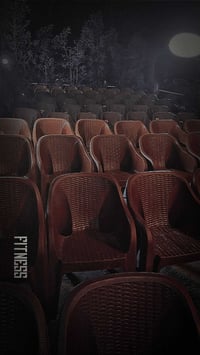 كراسي للبيع عدد ٤٠٠ مستعمل شي قليل  07858649421