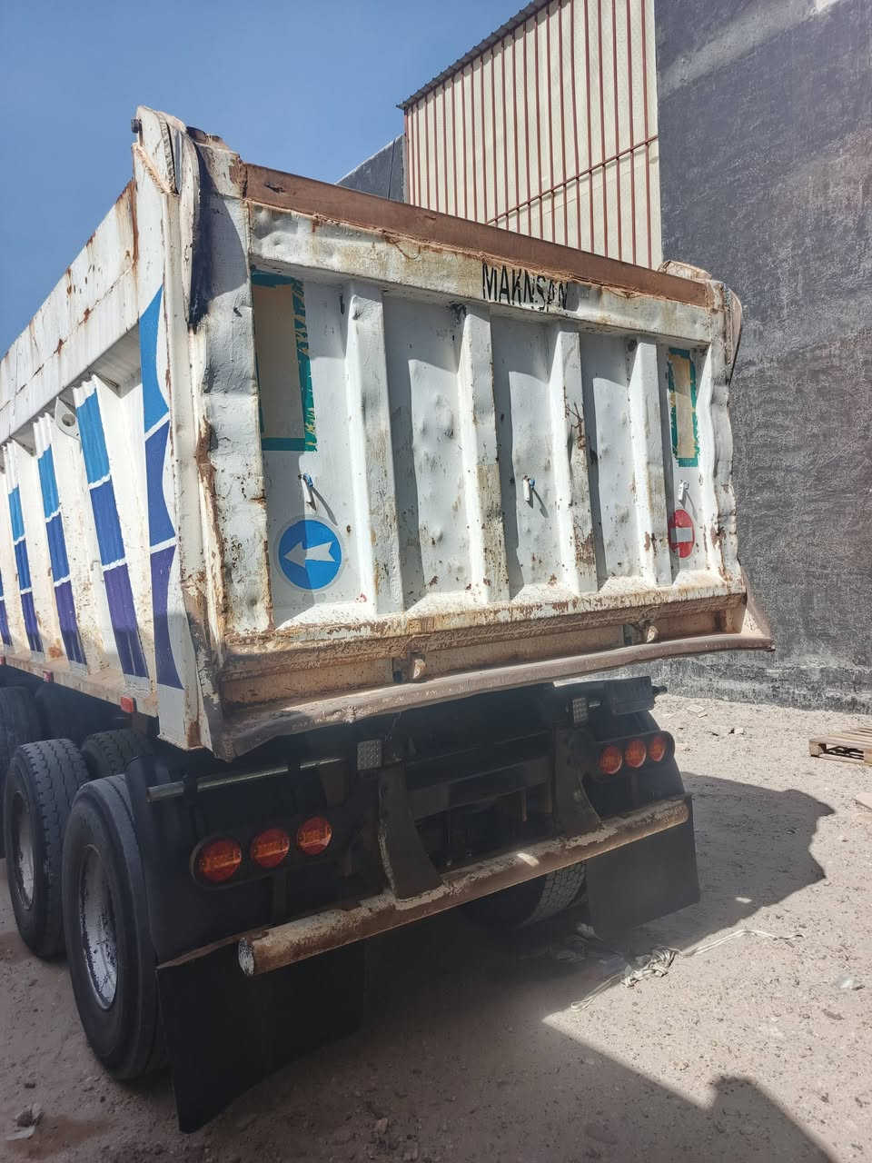 السلام عليكم عربانه قلاب ماكنيسان ثلاث محاور تاير نضيف ذرعه 24 بدون تعلاوه مع تعلاه 28 مكانها الانبار فلوجه
سعر 130 بيها مجال للاستفسار ***********
