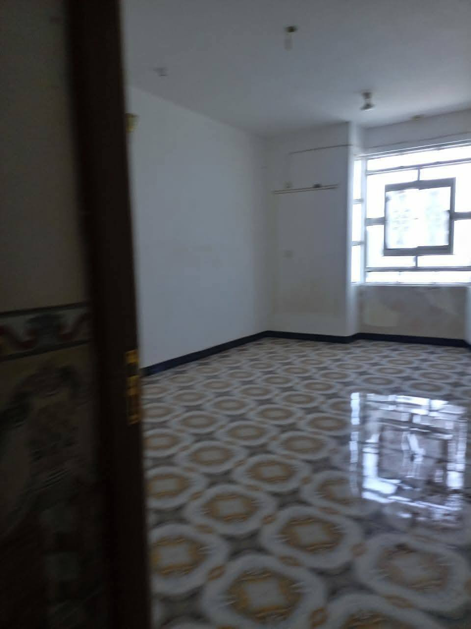 بيت بحي الزهور / الهنديه للبيع
المساحه //200متر

البيت طابقين مسلح  بناء عام 2019

الطابق الاول //
غرفتين نوم + صاله + مطبخ + استقبال
صحيات داخليه وخارجيه 
 
الطابق الثاني//
ثلاث غرف  نوم + صاله + صحيات 

 ***********
