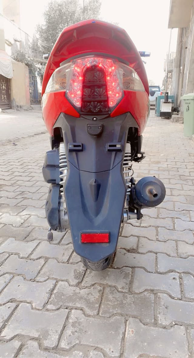 السلام عليكم كامكو رايسنك 150cc مرقم بغداد ابسمي
الدراجه كامله مابيه نقص نكره سلف 
السعر راسلني خاص  ***********
