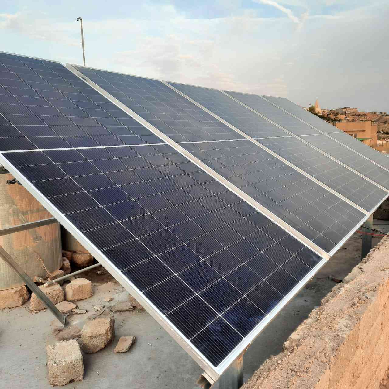 منظومة من طاقة سمارت في بحزاني- منزل السيد فواز حسين خديدة العطار

تم اليوم الانتهاء من نصب منظومة طاقة شمسية 
 منظومة سوفار 
منظومة sofar  هي منظومة هجينة يمكنها التوليد وارجاع الكهرباء للوطنية بكفائة عالية جدا

- انفيرتر 6 كيلو sofar ضمان 5 سنوات 
- بطارية 5  كيلواط من Dyness  ضمان 10 سنوات
-  لواح شمسية 620 واط من HZ ضمان 12 سنة 
- نظام مراقبة عن بعد كامل 24/7

 

# مميزات المنظومة الشمسية
-ارجاع الكهرباء للوطنية 
- تقليل فاتورة الكهرباء 
- تحسين البيئة وتقليل الانبعاثات الكربونية
- توفير الطاقة في أوقات الذروة
- المحافظة على اجهزة المنزل كون الفولطية مستقرة وتطول العمر الافتراضي للاجهزة الكهربائية   

# الفوائد المالية
- توفير مالي جيد كون الكهرباء مجانية وارجاع الكهرباء للوطنية 
 .

مكتب طاقة
الموقع الاول بعشيقة حي العسكري مقابل معرض مخلد 
 مهندس فادي *********** 
***********.   اياس سعيد
 

طاقة_شمسية
#منظومات_طاقة
#سوفار
#HZ
#داينيس
#الربيعة
#تل_سمير
#طاقة_سمارت
#طاقة_متجددة
#انفرتر
#بطاريات
#الواح_شمسية
#نصب_منظومات
#عروض_الطاقة
#عراق
#بعشيقة
#مهندس
