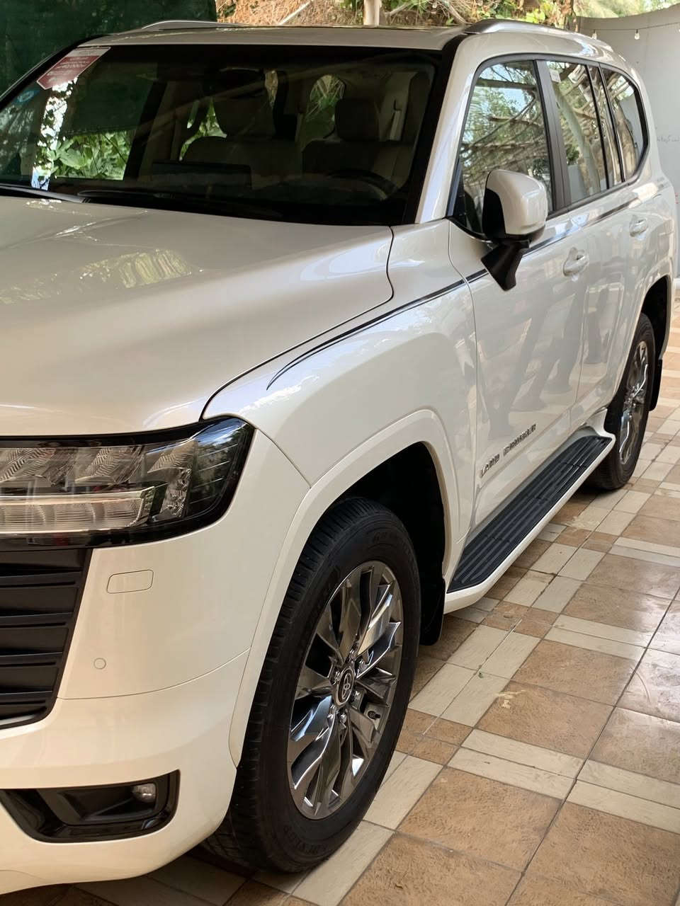 للبيع او مراوس حسب القناعه لاندكروز شركه ساز موديل ٢٤ ام الضمان سيارة كفالة عامة ماشيه ٨٠٠٠ فقط الاستفسار ***********
