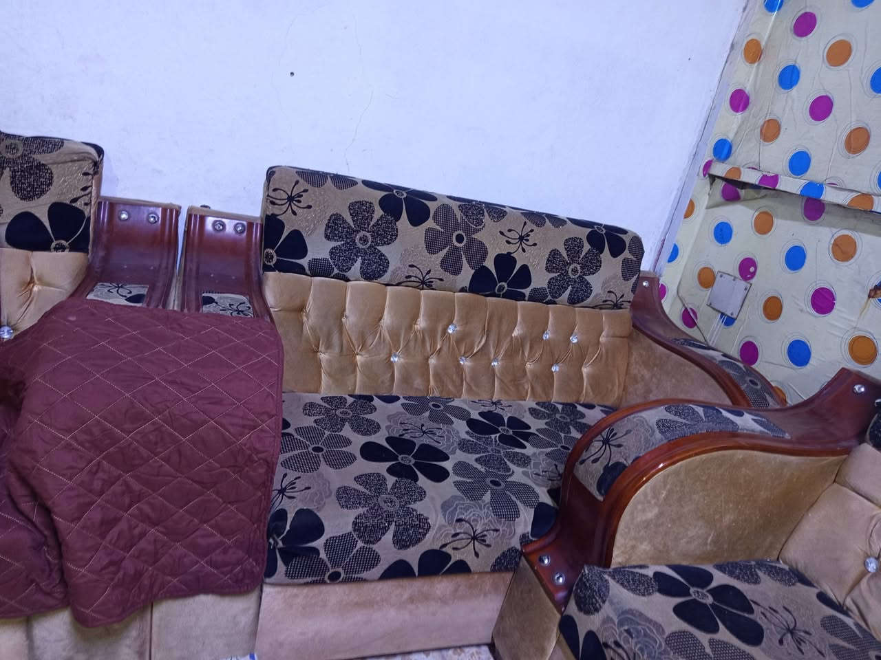غراض بيت نضيفات للبيع مكانهن كربلاء سوق حي الغدير باسعار مناسبه للشراي. الاتصال عالرقم***********
