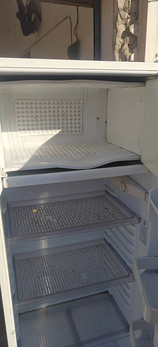 السلام عليكم ثلاجه للبيع كريازي اصلي غني عن التعريف مستخدم بحاله جيده شغاله شرط التجميد سعره 100 الف عنواني سايدين انصار قدس/ *********** خابر او واتساب موجود
