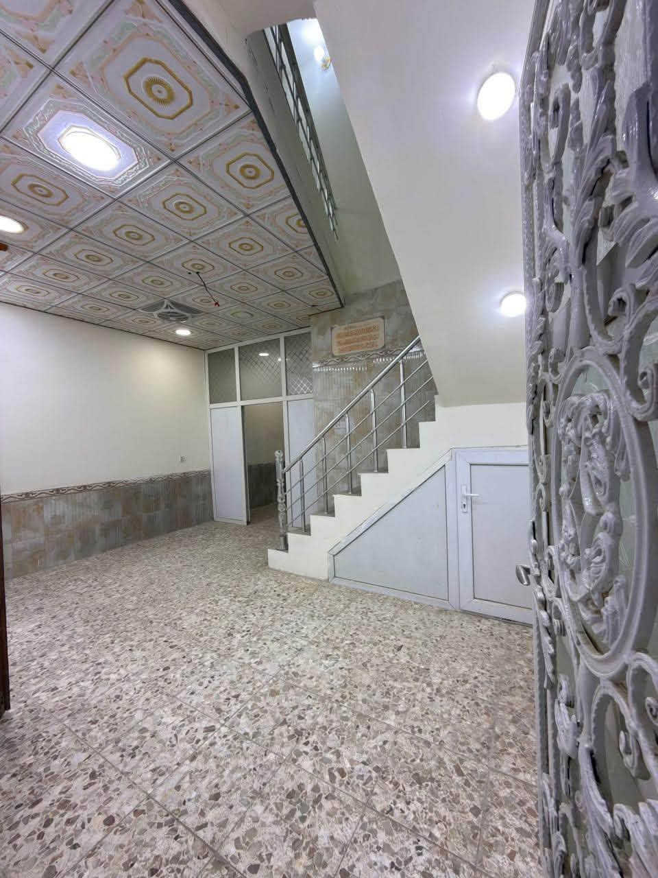 دار للبيع في حي الفرات شارع حمورابي قرب اسواق الجوهره
يباع نقد وع المبادره بمقدمه شرط 

المساحه 138 واجهة 6 نزال 23

الاول كونكريت غرفه وصاله وبراني ومطبخ حار وبارد وصحيات داخليه وخارجيه ومناور 

الثاني عكاده غرفه وبيتونه وسطحين امامي وخلفي

عالي عن الشارع موقع حلو وقريب ع شارع حمورابي رابع بيت عن الشارع الرئيسي خدمات كامله علما ان البيت فارغ حاليا وجاهز للسكن

للاستفسار ***********
