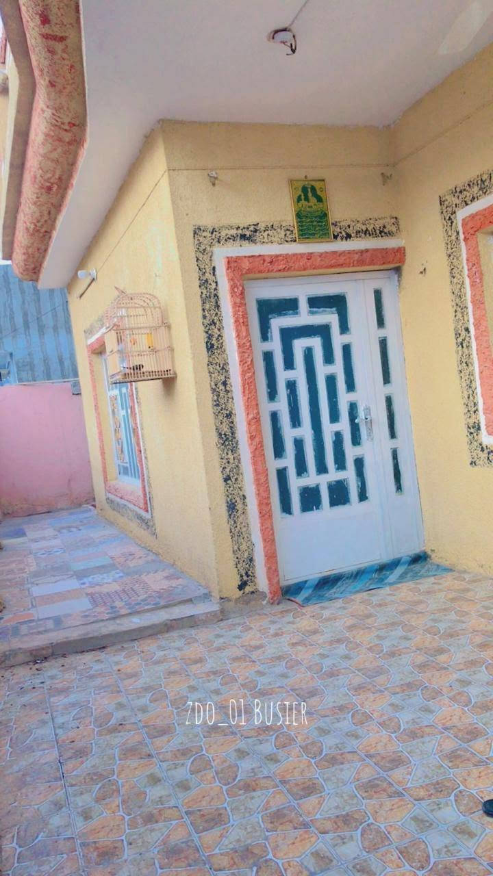 السلام عليكم دار للبيع المساحه 247 المكان بابل ورديه نزله سعد بيجو قرب سكه القطار طريق يا حسين قرب  عمود 250 علما الدار طاب زراعي سند 25 تحويل مباشر السعر 65 وبمجال اي استفسار اتصال على هذا الرقم ***********
