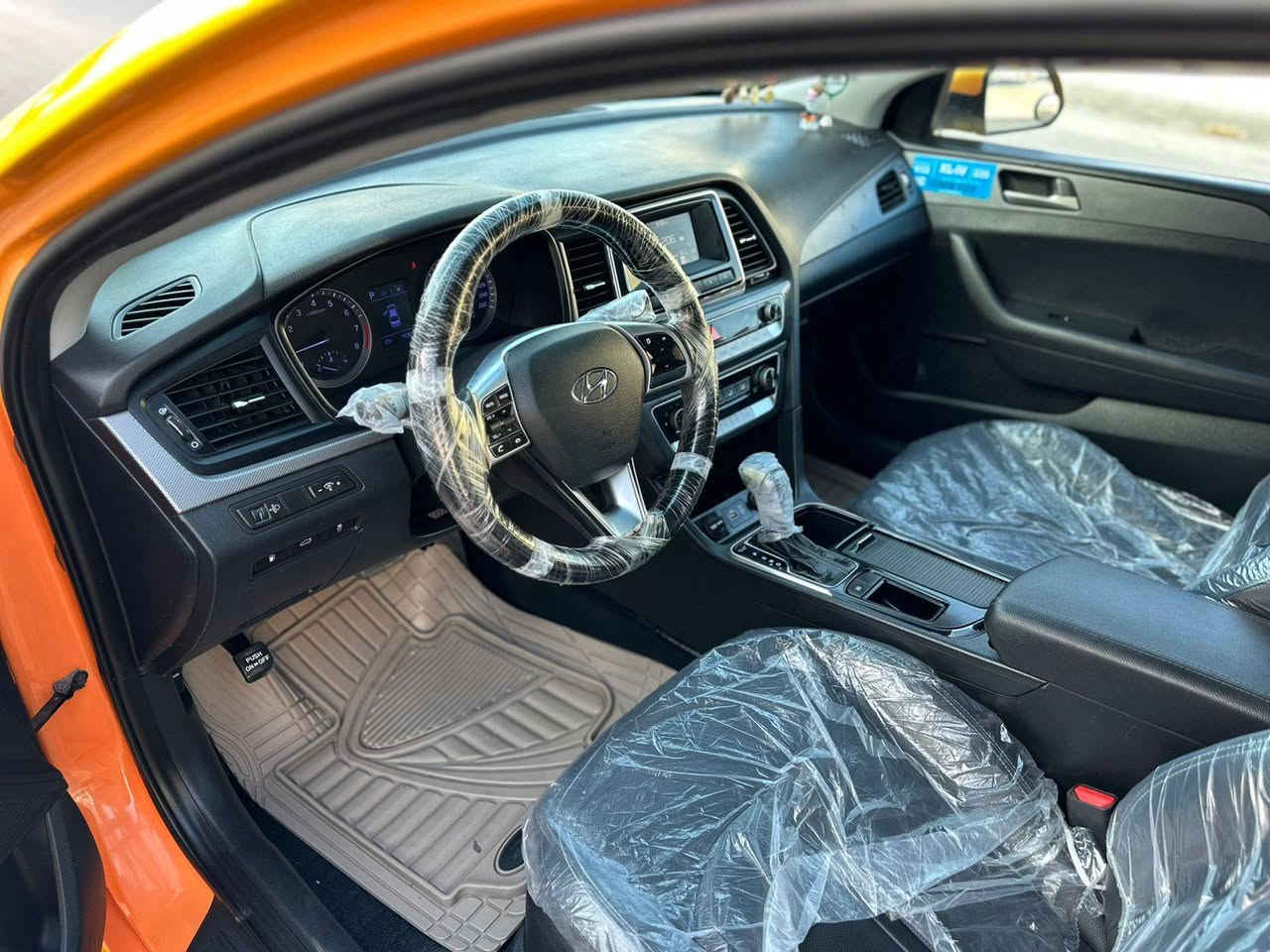 هونداي سوناتا مديل 2020 رقم بصره الدولي سنويه وهزه كله جديد تكسي كفاله عامه من كلشي ماشيه 95
جاهزه من كلشي مابيه اي نقص مكينه كير كفاله كله
سياره كلش نضيفه بمعنى الكلمه عل وضع الشركه
للاستفسار اكثر اتصل *********** مكاني بصره ابل خصيب
