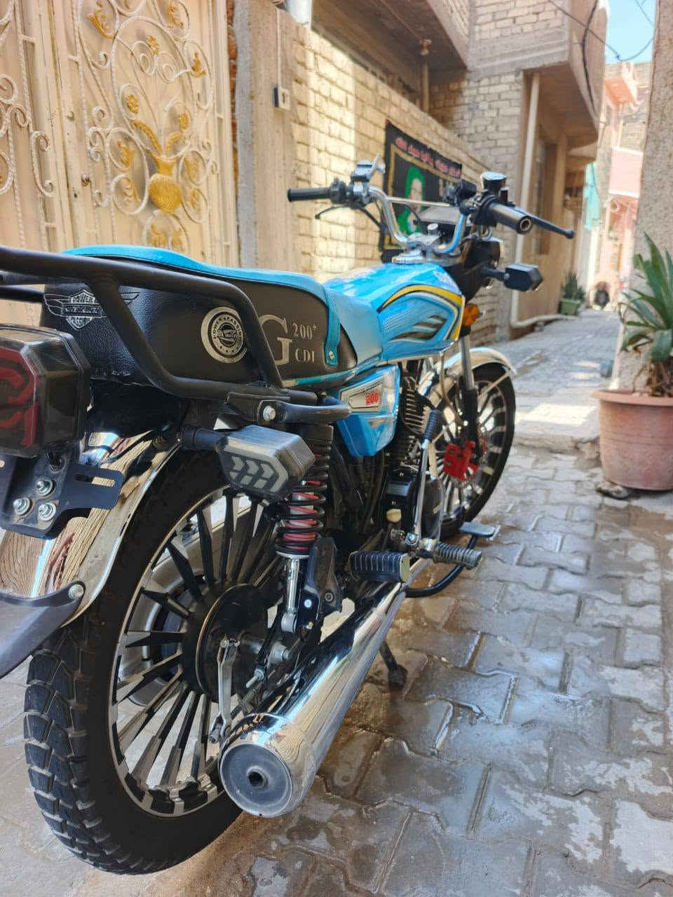 سلام عليكم دراجه كير ايراني للبيع موديل 25 محرك 200 كلك مو اصولي  دراجه جديده استعمال شخصي مال بيت مامشتغله دلفري تاير مبدل جديد بنزات جدد نكره سلف دراجه كامله وكله شغاله لايت اشاير سلف كله شغاله نقصه بس شاشه محروكه بس الشاشه الباقي دراجه خير من الله شلعه معدل كابريتر البلاديه مامفتوحه نهائيا ولا مبدله بلاديه مالته وتبديل دهن كل 15 20 يوم مابقيه اكثر دراجه كامله تجي وتفحص واي مصلح ليعجبك اخذه افحصه محرك بلاد برغي ممفتوح منه السعر 750 وبيه مجال العنوان بغداد الكريعات 
للأستفسار علئ رقم*********** فيس مامتواجد فقط واتساب
