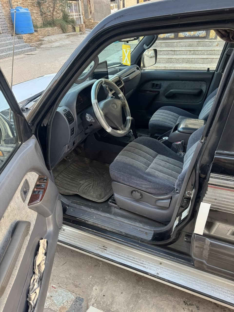 السلام عليكم للجنايه فقط
تويوتا برادو موديل 1998 كفاله عامه ضربه وصبغ وتبديل 6 سلندر 3400 السياره كلها علا وضعها البلادي تبريد 3 قطع 7 راكب غرفه جديده كهربائيات كلها شغاله لوكير شغال تبريد وتدفئه شغاله شاشه وكامره شغالات مابيها شي مايتشغل السياره كلها ع بلاد ومابيها نقص برغي مشروع وطني رقم نينوى بأسمنه  السياره احلى من الصور السعر 118 وبيها مجال مكاني ميسان العماره للاستفسار اكثر 
***********
